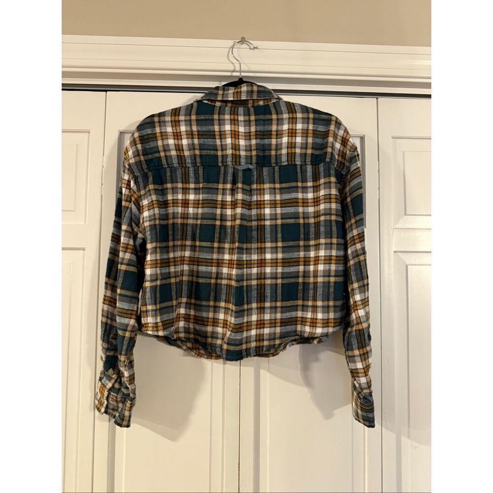 American Eagle Cozy Cabin flannel plaid cropped button down m - Picture 4 of 11